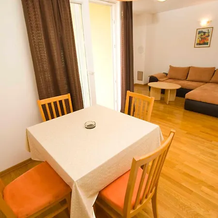 Ela Apartment *