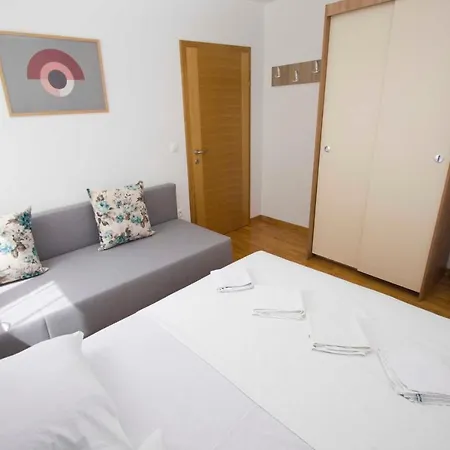 Ela Apartment